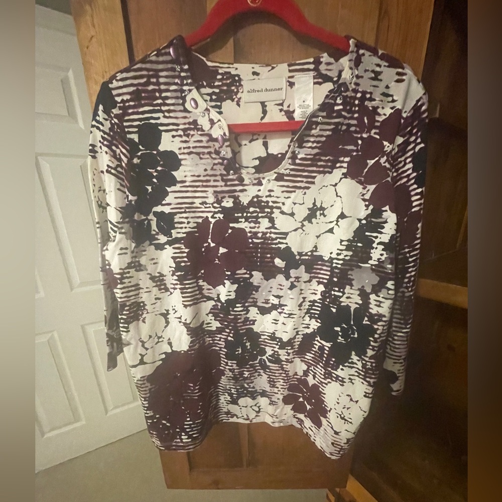Alfred Dunner Burgundy & White 3/4 Sleeve Top w/Unique Neckline | M